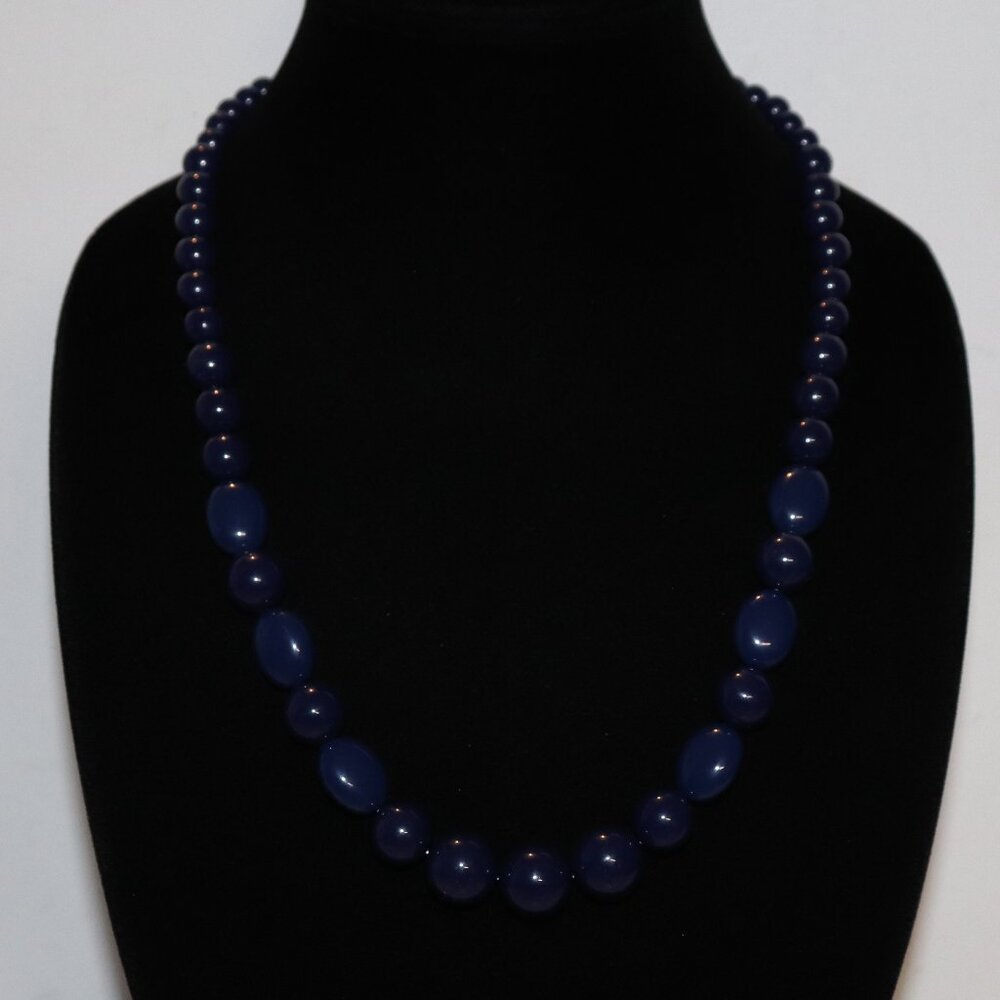 💙🔷 Navy Blue Chunky Beaded Necklace – 23" · Retro Plastic · Bold Statement